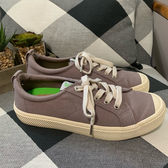 CARIUMA: LIKE NEW UNISEX GRAY CANVAS SNEAKERS IN WOMAN’S 8/MEN’S 6.5. - Picture 2 of 11